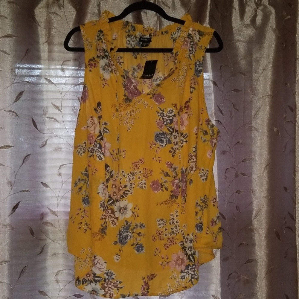 Torrid floral sleeveless top